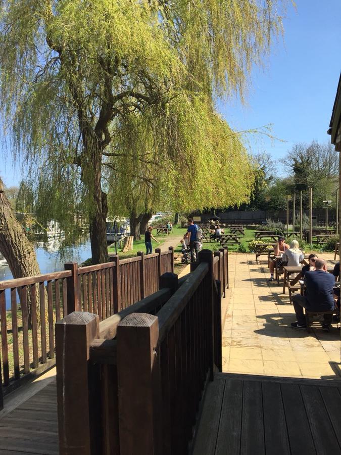 The Grove Ferry Inn Chislet Dış mekan fotoğraf